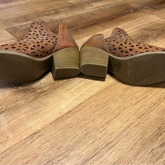 Musse & Cloud Athena Leather Bootie - Picture 3 of 4